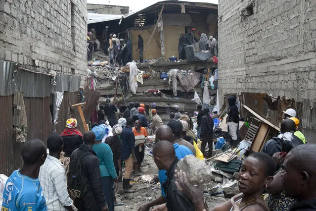 People help survivors retrieve their household items at the site of a building collapse in Nairobi, Kenya, Saturday, April 30, 2016. (Photo by Sayyid Abdul Azim/AP Photo)