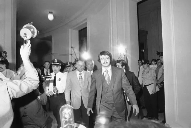 Retired singer Frank Sinatra leaves a House Crime hearing on July 18, 1978 in Washington after answering questions about alleged Mobster Influences in a New England racetrack of which he was once a Vice President. (Photo by Harvey Georges/AP Photo)