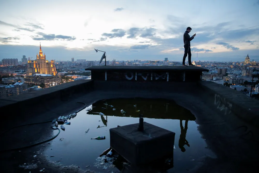 Moscow Rooftop Explorers defy Death and Gravity