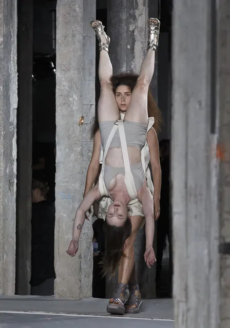 Models wear creations for American designer Rick Owens' as part of his Spring-Summer 2016 ready-to-wear fashion collection, presented during the Paris Fashion Week in Paris, France, Thursday, October 1, 2015. (Photo by Michel Euler/AP Photo)