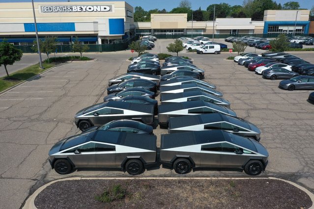 An aerial view of unsold Tesla vehicles sitting in a parking lot at the Hunter Square Mall on June 02, 2025 in Farmington Hills, Michigan. Dozens of Tesla Cybertrucks have been parked at the partially closed shopping center over the past week. According to a report, Tesla employees said that the “vehicles are sold and marked for delivery” and the shopping center was owned by the owner of a nearby Tesla service center. However, according to the City of Farmington Hills, “storage of vehicles is not a permitted use” and is currently in the process of resolving the issue with the mall's management. (Photo by Gregory Shamus/Getty Images)