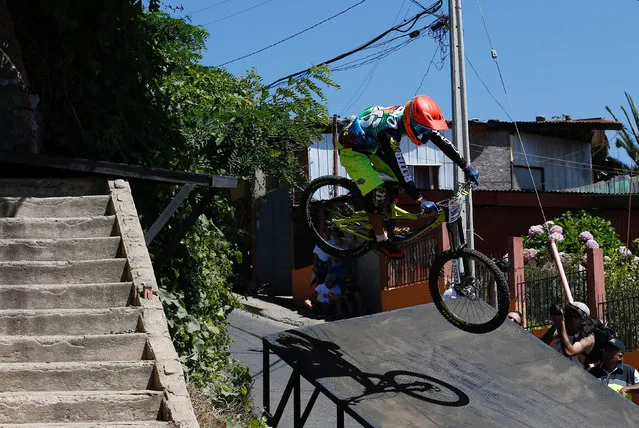 Guillermo Vargas of Chile in action during the Valparaiso mountain bike downhill race in Valparaiso, Chile on February 11, 2018. (Photo by Rodrigo Garrido/Reuters)