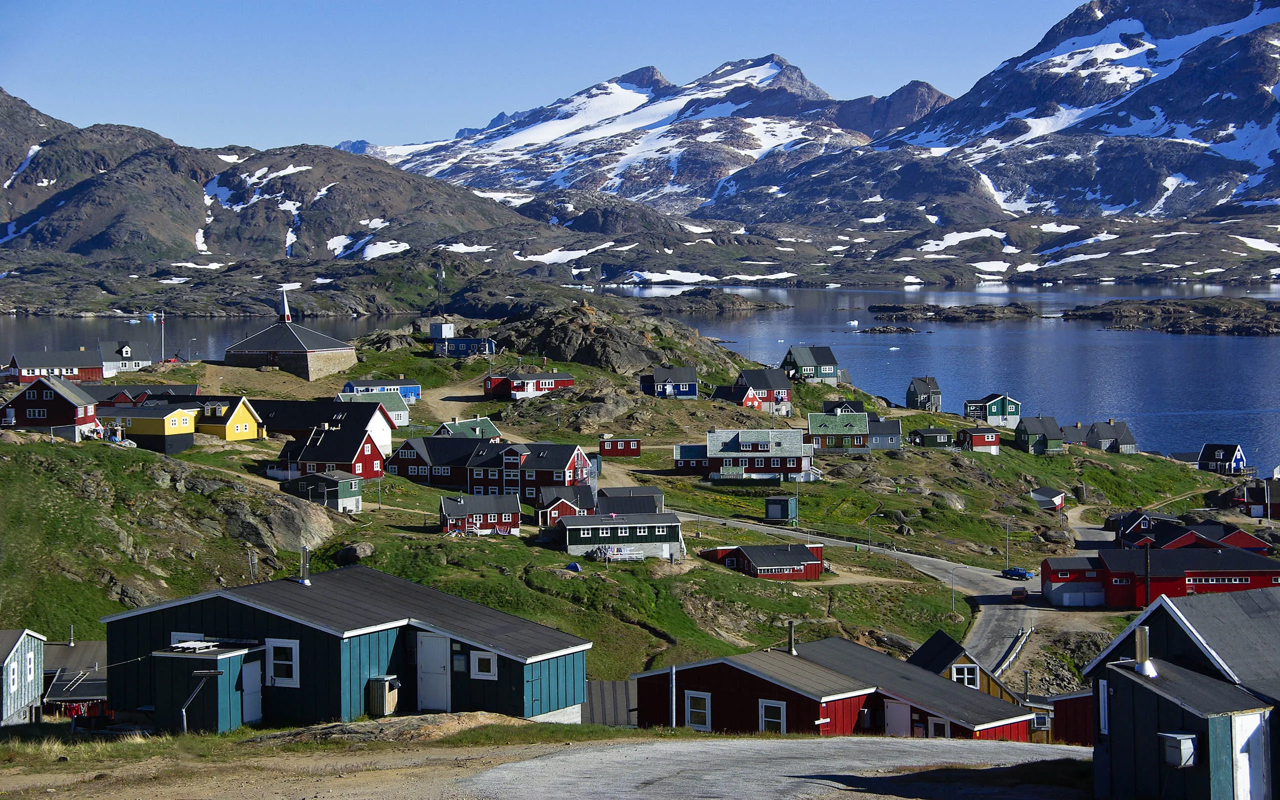Исландия какая европа. Остров Гренландия Нуук. Гренландия столица Нуук. Тасиилак Гренландия. Нуук остров Гренландия фото.