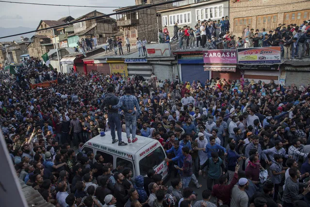 Kashmiri Muslims take part in the funeral procession of a local rebel Fayaz Ahmad Hamal, in Srinagar, Indian controlled Kashmir, Saturday, May 5, 2018. Indian troops killed three suspected rebels during a gunbattle Saturday in the main city in Indian-controlled Kashmir, officials said, while police blamed insurgents for killing three other men in the disputed region. (Photo by Dar Yasin/AP Photo)