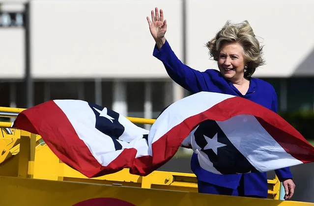 US Democratic presidential nominee Hillary Clinton waves before boarding her campaign plane in Fort Lauderdale, Florida, on November 2, 2016. (Photo by Jewel Samad/AFP Photo)