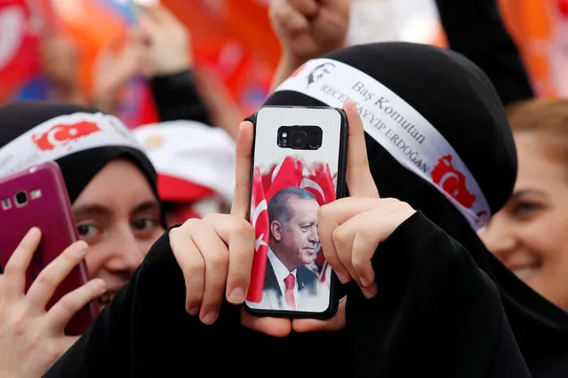 Supporters of Turkish President Tayyip Erdogan react during an election rally in Istanbul, Turkey, June 17, 2018. (Photo by Osman Orsal/Reuters)