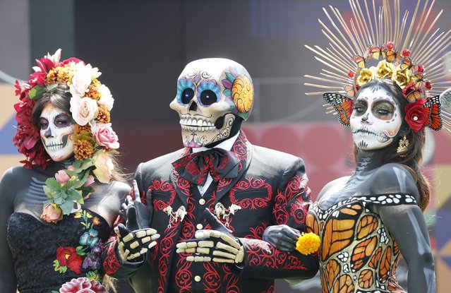 People dressed as catrinas participate in the first day of activities ahead of the Formula One Mexico Grand Prix at the Hermanos Rodriguez Racetrack in Mexico City, Mexico, 24 October 2024. The Formula One Mexico Grand Prix takes place on 27 October. (Photo by Mario Guzman/EPA/EFE)