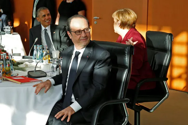 French President Francois Hollande (C) looks up during a meeting with U.S. President Barack Obama, German Chancellor Angela Merkel and other European leaders at the German Chancellery in Berlin, Germany November 18, 2016. (Photo by Kevin Lamarque/Reuters)