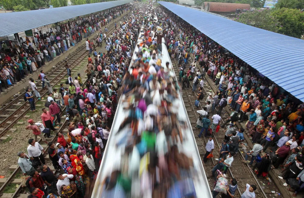 Bangladeshi Muslims Ride Home to Celebrate Eid al-Fitr Festival