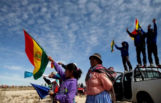 People cheer and wave Bolivian national flags as they watch the sixth stage in the Dakar Rally 2016 in Uyuni, Bolivia, January 8, 2016. (Photo by Marcos Brindicci/Reuters)