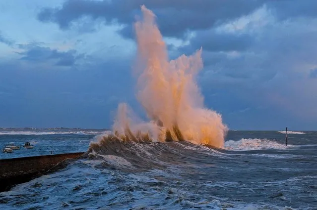 A wave crashes on a dyke in Lomener, western France, on November 2, 2023, as the weather is impacted by storm Ciaran hitting western Europe. Two deaths and a lot of damage: after crossing the north-west of the country with winds reaching 200 km/h, storm Ciaran reached the north of France and England on November 2, 2023 afternoon. (Photo by Valery Hache/AFP Photo)