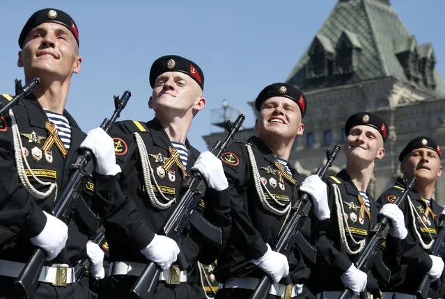 Russian servicemen march during the Victory Day parade, marking the 71st anniversary of the victory over Nazi Germany in World War Two, at Red Square in Moscow, Russia, May 9, 2016. (Photo by Grigory Dukor/Reuters)