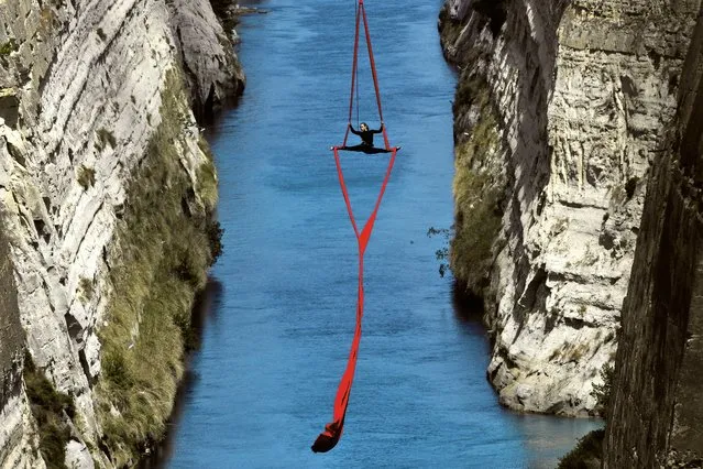 Greek choreographer and dancer Katerina Soldatou performs above the Corinth Canal, as part of the Greece Has Soul project on May 30, 2017 in Corinth. (Photo by Valerie Gache/AFP Photo)