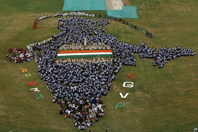 Students make a formation of a map of India inside the school premises during Independence Day celebrations in Ahmedabad, India, August 14, 2015. (Photo by Amit Dave/Reuters)