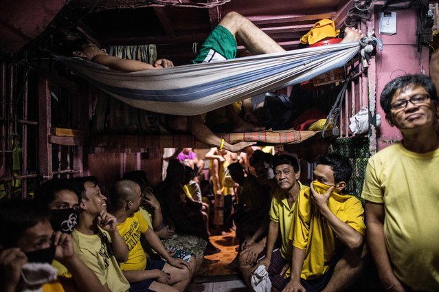 Inmates rest in their sleeping quarters inside the Quezon City jail at night in Manila in this picture taken on July 18, 2016. (Photo by Noel Celis/AFP Photo)