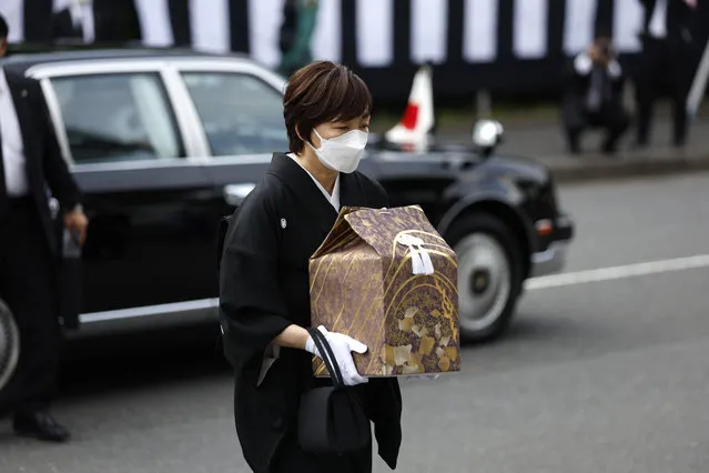 Akie Abe, widow of Japan's former prime minister Shinzo Abe, carries a cinerary urn containing his ashes as she arrives to attend her husband's state funeral at the Nippon Budokan in Tokyo on September 27, 2022. (Photo by Kiyoshi Ota/Pool via AFP Photo)