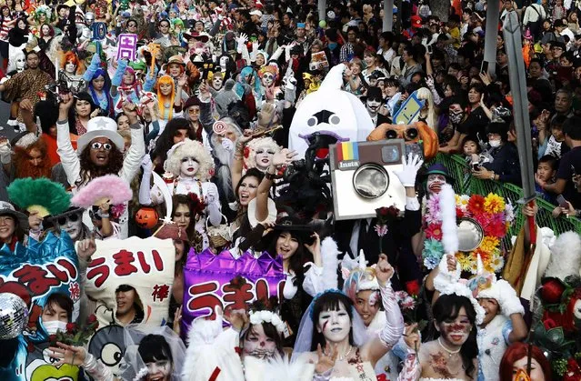 Participants wearing costumes take part in a Halloween parade in Kawasaki, south of Tokyo, October 26, 2014. (Photo by Yuya Shino/Reuters)