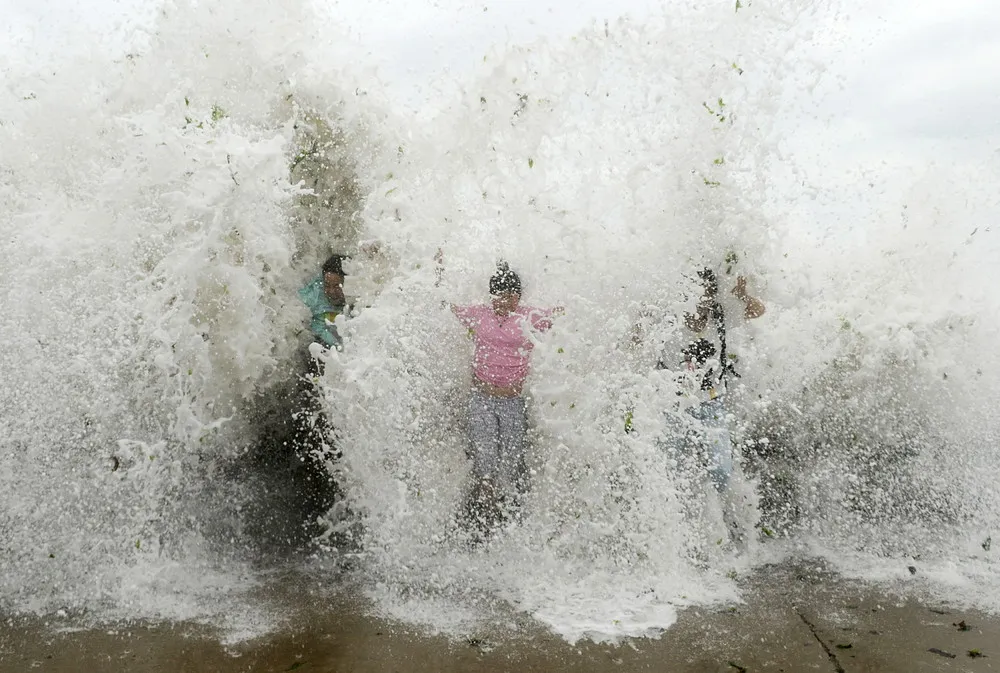 Giant Tidal Waves in China
