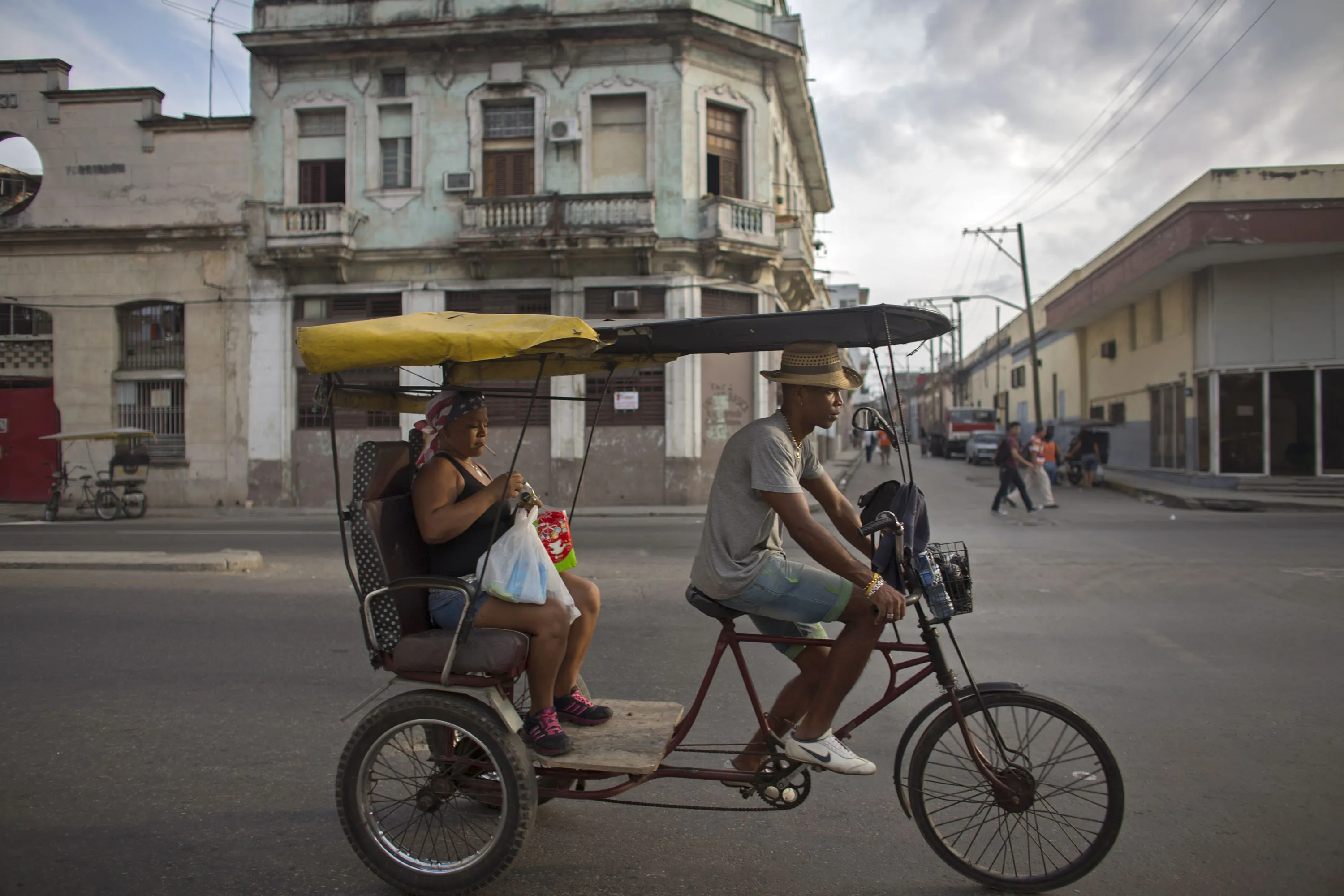 Реальное время куба. Куба Гавана люди. Куба сегодня жизнь простых людей. Куба бедность. Куба Повседневная жизнь.