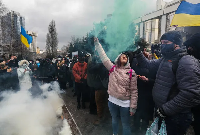 Activists burn smoke grenades as they protest against corrupt courts and judges in Kiev, Ukraine, 09 March 2021. Ukrainians gathered to protest in front of a place where judges'meeting takes place, demanding judicial reform. (Photo by Sergey Dolzhenko/EPA/EFE)