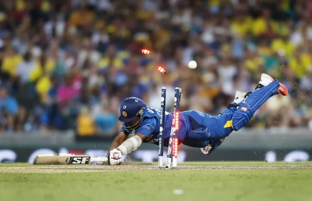 Sri Lanka's Mahela Jayawardene is run out during their Cricket World Cup match against Australia in Sydney, March 8, 2015.    REUTERS/Jason Reed (AUSTRALIA - Tags: SPORT CRICKET TPX IMAGES OF THE DAY)