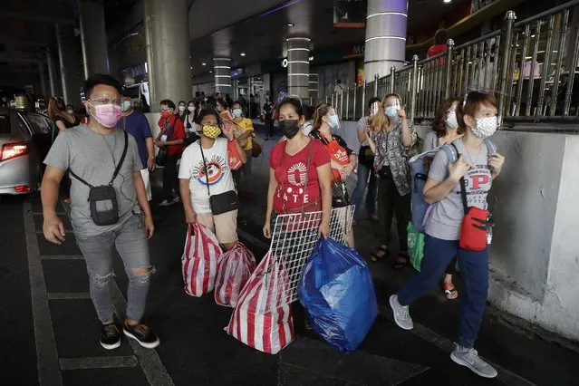 Commuters wearing face masks to help prevent the spread of the coronavirus wait for rides in Quezon City, Philippines on Monday, May 24, 2021. The Philippines, a coronavirus hotspot in Southeast Asia, has received more than eight million doses of COVID-19 vaccine since February, but less than half have been administered so far, said officials, adding that among the problems were public hesitancy and low registration for the jabs. (Photo by Aaron Favila/AP Photo)