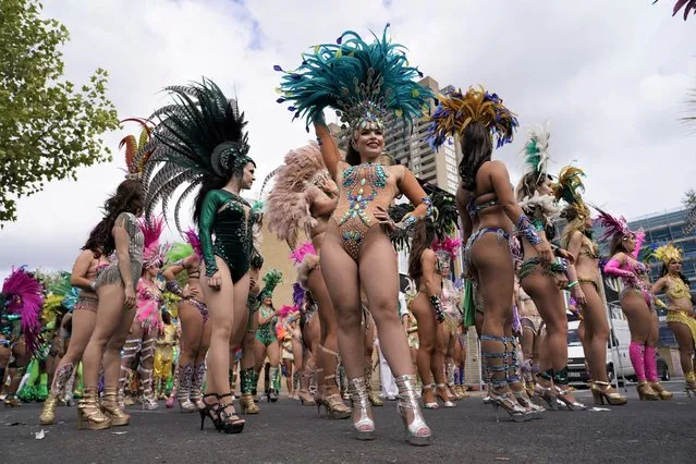 Performers prepare to take part in the annual Notting Hill Carnival in west London, Monday, August 29, 2022. The carnival which returned to the streets for the first time in two years, after it was thwarted by the pandemic, is one of the largest festival celebrations of its kind in Europe. (Photo by Alberto Pezzali/AP Photo)