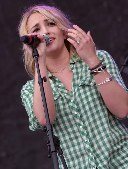 Singer/Songwriter Jamie Lynn Spears performs during Country Thunder USA – Day 3 on April 11, 2015 in Florence, Arizona. (Photo by Rick Diamond/Getty Images for Country Thunder USA)