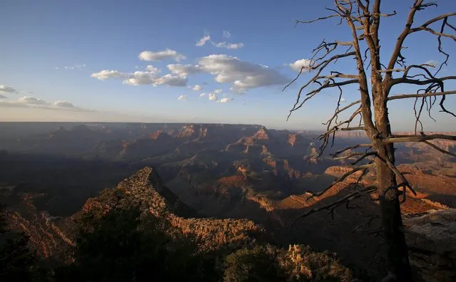 The sun sets at Grand Canyon National Park in northern Arizona, April 14, 2015. (Photo by Jim Urquhart/Reuters)