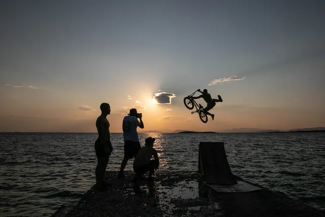 Photo taken on July 24, 2021 shows a cyclist jumping into the sea with his bike during the Water Jump BMX event at Kavouri beach in Athens, Greece. (Photo by Xinhua News Agency/Rex Features/Shutterstock)