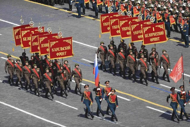 Banner unit soldiers march during the Victory Day parade at Red Square in Moscow, Russia, May 9, 2015. (Photo by Reuters/Host Photo Agency/RIA Novosti)