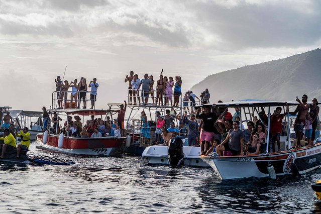 Spectators are seen on boats as they watch the Outerknown Tahiti Pro 2022, the WSL Championship Tour, in Teahupo'o, French Polynesia, on August 19, 2022. (Photo by Jerome Brouillet/AFP Photo)