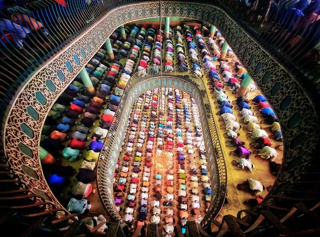 Tens of thousands of devotees pay their respects during Muslim Jummah prayer service on Friday 19th August 2022 at Baitul Mukarram National Mosque at Dhaka, Bangladesh. Around 10,000-15,000 people attended the Mosque for their weekly prayers. (Photo by Mustasinur Rahman Alvi/Rex Features/Shutterstock)
