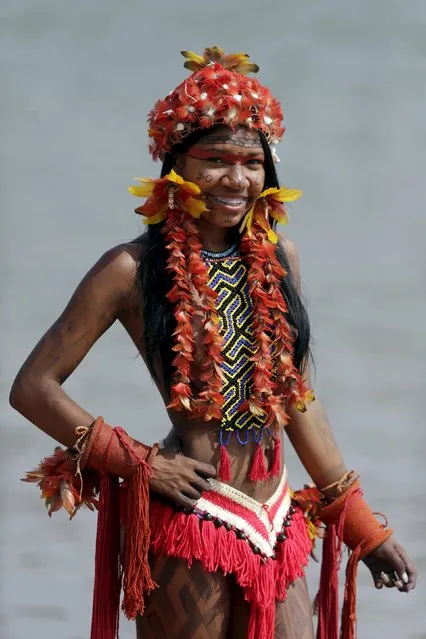 An indigenous woman from Karaja tribe poses for photos after participating in a parade of indigenous beauty during the first World Games for Indigenous Peoples in Palmas, Brazil, October 29, 2015. (Photo by Ueslei Marcelino/Reuters)