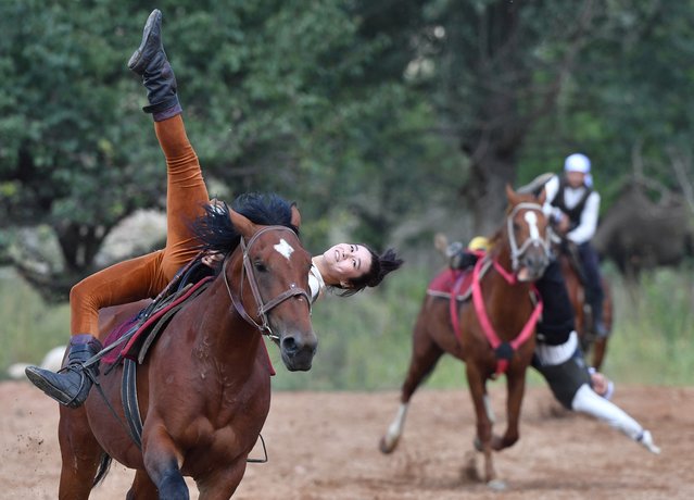Kyrgyz amazons ride horses during the hunting festival “Salburun”, in the village of Bokonbayev, near Lake Issyk-Kul, on August 2, 2025. (Photo by Vyacheslav Oseledko/AFP)
