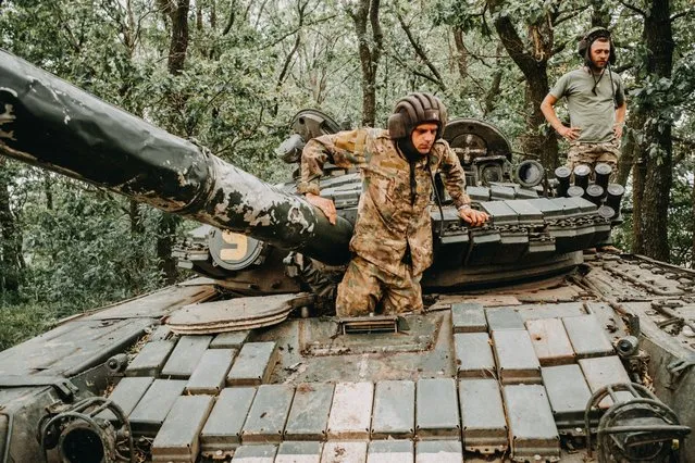 Ukrainian soldiers from Tank battalion of the 24th separate mechanized brigade named after king Danylo are seen with T-72 tank on positions near Konstantinivka in Donbas, Ukraine on June 26, 2023. (Photo by Wojciech Grzedzinski/Anadolu Agency via Getty Images)