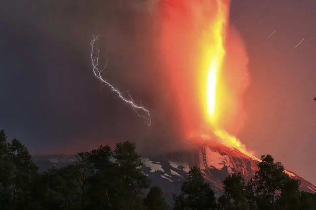 The Villarica volcano erupts near Pucon, Chile, early Tuesday, March 3, 2015. The Villarica volcano erupted Tuesday around 3 a.m. local time (06:00 GMT), according to the National Emergency Office, which issued a red alert and ordered evacuations. (Photo by Aton Chile/AP Photo)