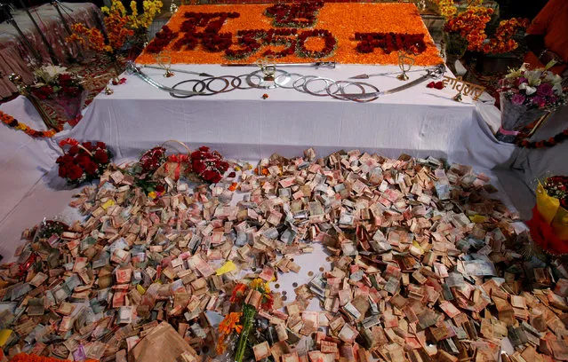 Offerings are pictured inside a Gurudwara, or a Sikh temple, on the occasion of the 350th birth anniversary of Guru Gobind Singh, the last and the tenth Guru of the Sikhs, in Chandigarh, India January 5, 2017. (Photo by Ajay Verma/Reuters)