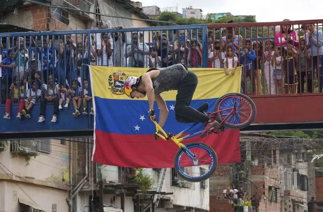 Extreme Barcelona 2020 champion Daniel Dhers, who won a silver medal in the Tokyo Olympics’ debut of BMX Freestyle for Venezuela, performs during an exhibition in the Cota 905 neighborhood of Caracas, Venezuela, Saturday, August 14, 2021. (Photo by Ariana Cubillos/AP Photo)