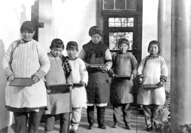 “Peking school girls”. Chinese school children, circa 1924. (Photo by Library of Congress)