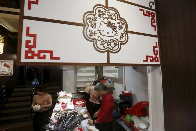 Chefs and waiters are pictured at work in a Hello Kitty-themed Chinese restaurant in Hong Kong, China May 21, 2015. (Photo by Bobby Yip/Reuters)