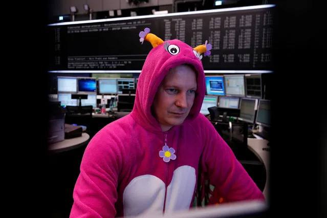 A share trader dressed in carnival costume work at his desks in front of the DAX index at the stock exchange on Shrove Tuesday in Frankfurt, Germany February 28, 2017. (Photo by Ralph Orlowski/Reuters)