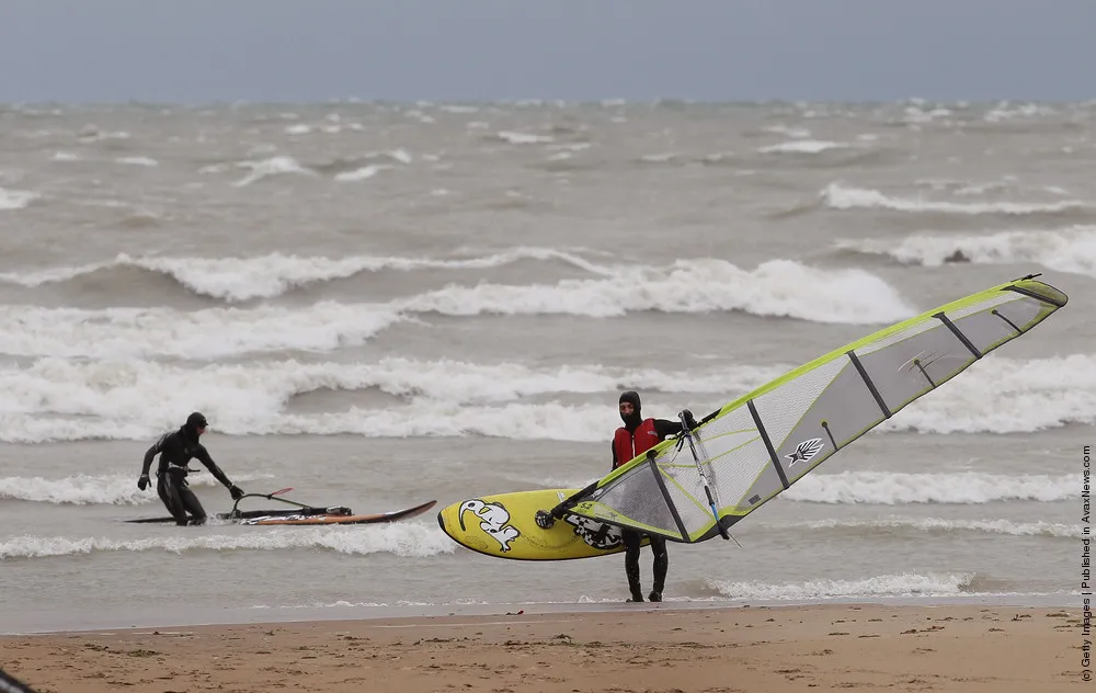 Storm Brings Heavy Rain And High Winds To Chicago, Over 20 Foot Waves Expected In Lake Michigan