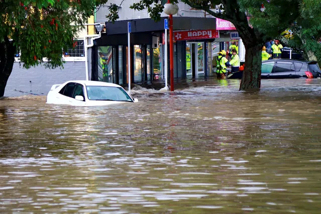 Rescue workers assist stranded people from floodwaters in the Auckland suburb of New Lynn in New Zealand, March 12, 2017. (Photo by Hayden Woodward/Reuters/SNPA)