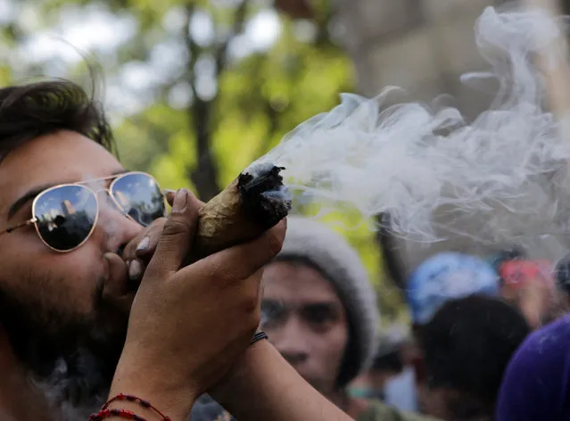 A man smoke marijuana during a rally for the legalization of marijuana in Mexico City, Mexico, May 7, 2016. (Photo by Henry Romero/Reuters)