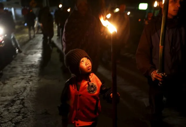 Hindu villagers hold torches during a march ahead of the annual Kasada festival at Ngadisari village near Mount Bromo in Indonesia's East Java province, July 30, 2015. (Photo by Reuters/Beawiharta)