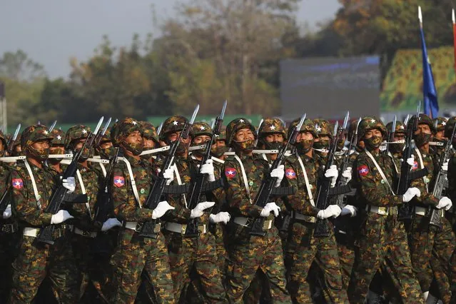 Soldiers march during a ceremony to mark Myanmar's 75th anniversary Union Day in Naypyitaw, Myanmar, Saturday, February 12, 2022. The occasion is celebrated for the date in 1947 when many of the country's ethnic groups signed an agreement to unify following decades of British colonial rule, but it was ineffective, and efforts at unity remain failed. (Photo by AP Photo/Stringer)