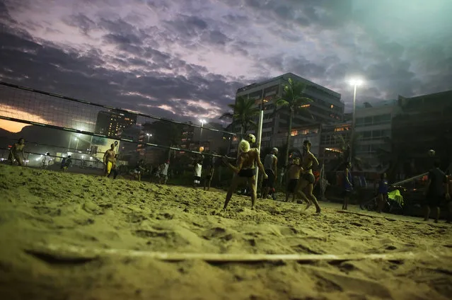 People play “fute-volley”, a combination of soccer and volleyball, at nightfall on Ipanema beach in Rio de Janeiro, Brazil, April 14, 2016. (Photo by Nacho Doce/Reuters)
