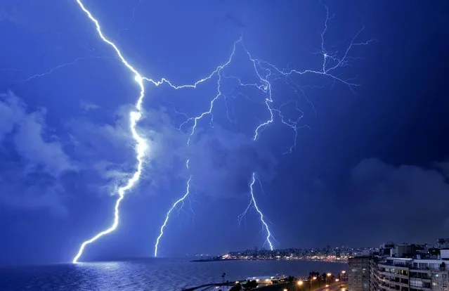 Lightning strikes during a thunderstorm in Montevideo on February 20, 2022. (Photo by Mariana Suarez/AFP Photo)
