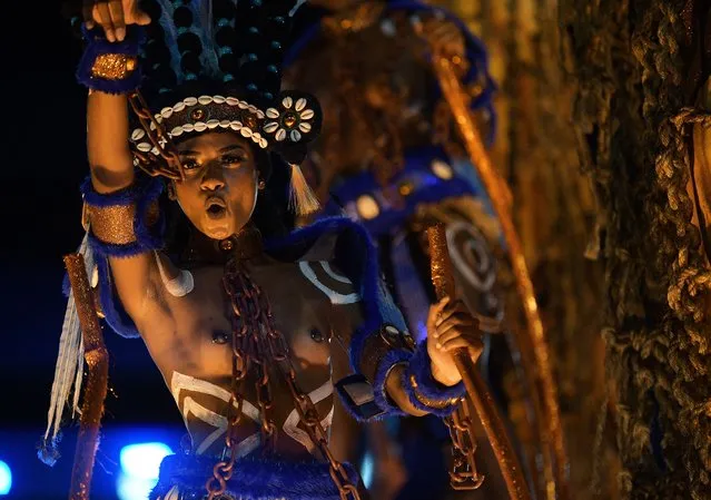 A member of Portela samba school performs during the second night of Rio's Carnival parade at the Sambodrome Marques de Sapucai in Rio de Janeiro, Brazil on April 23, 2022. (Photo by Carl de Souza/AFP Photo)